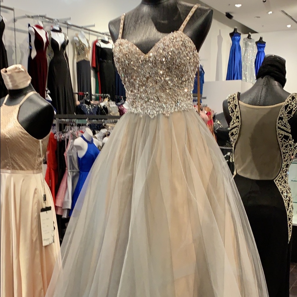 Prom Dress - Picture 3 of 5